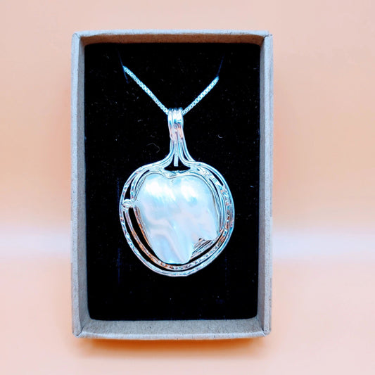 Mother of Pearl Necklace | concentration, innocence, purity