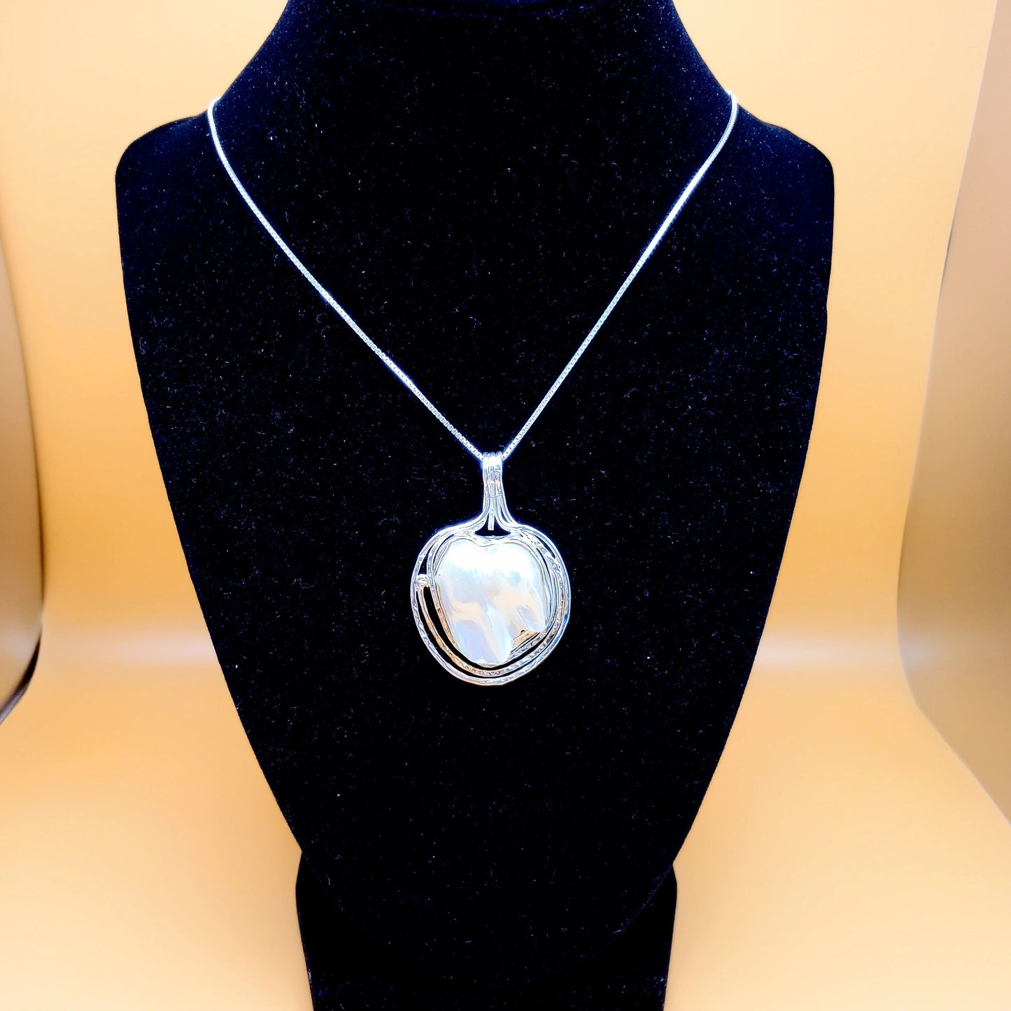 Mother of Pearl Necklace | concentration, innocence, purity