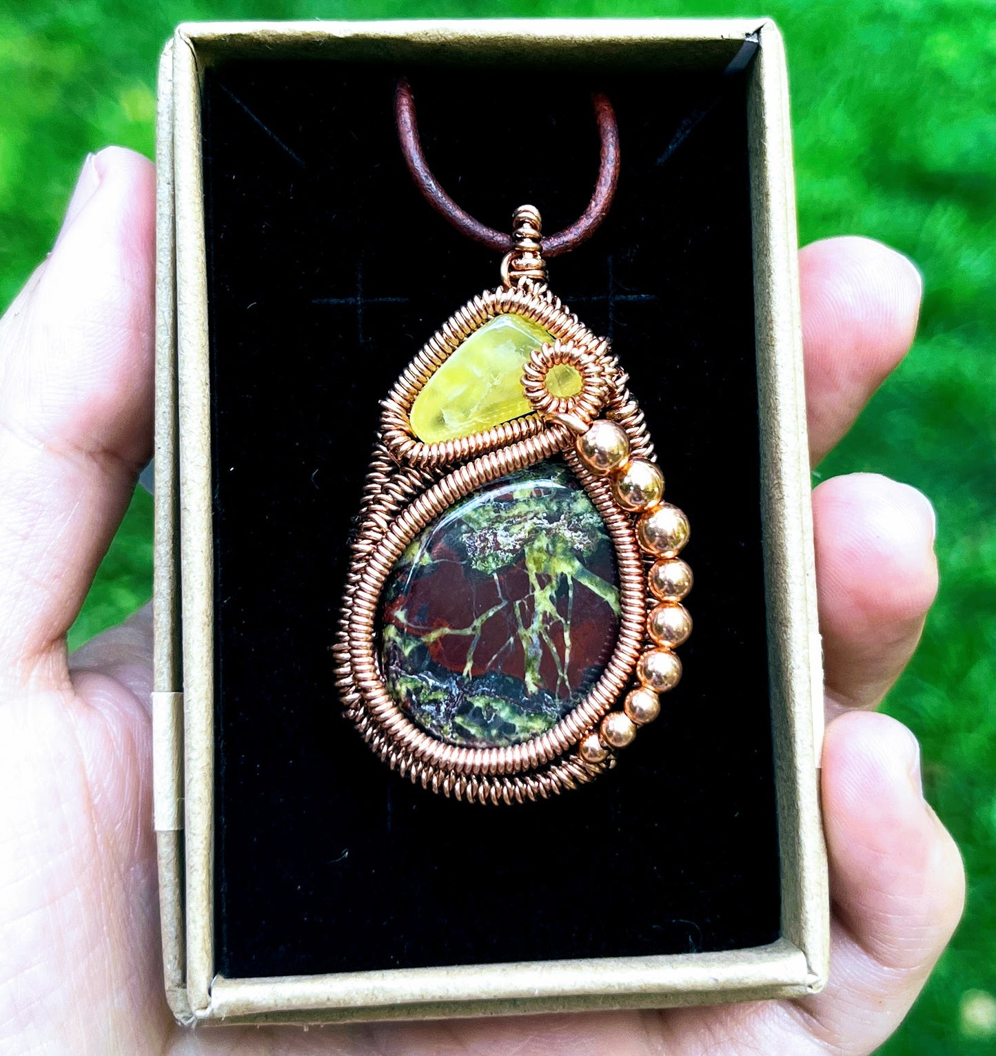 "Dragon" | Dragon's blood and prehnite necklace | Courage, action, truth, calm